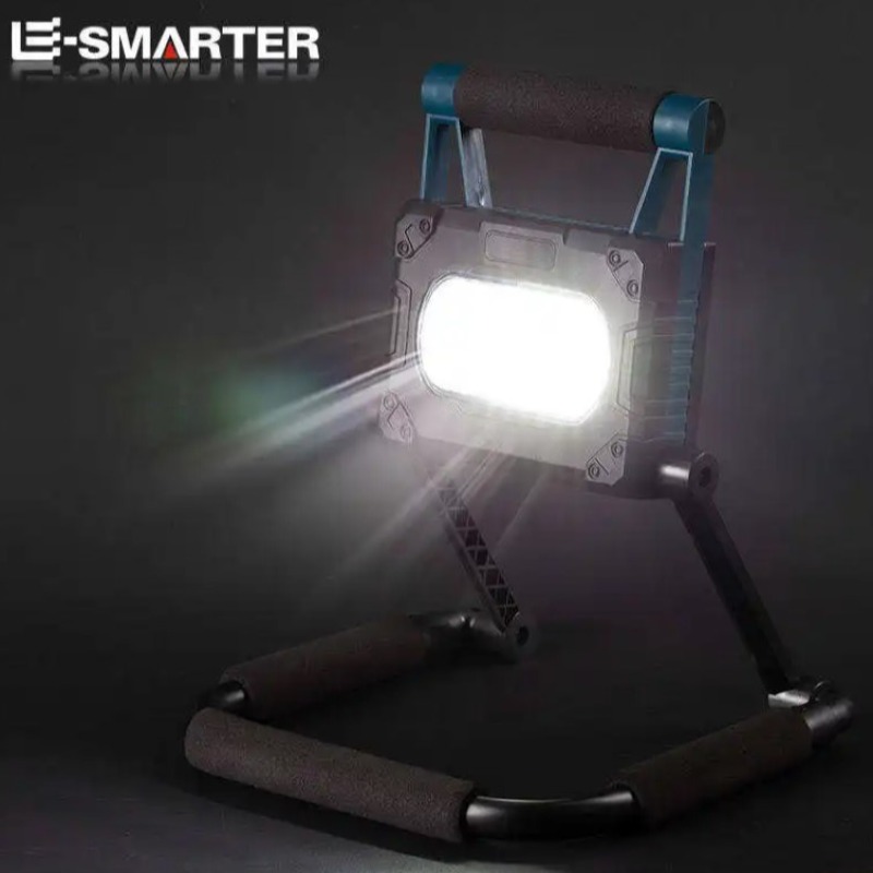 Lampe de travail de jardin multifonctionnelle à LED pliable à haute puissance pour extérieur