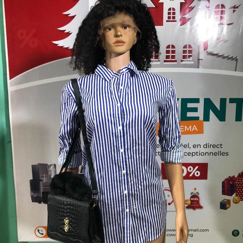 Démi-Complet Elengui ya Mwasi: Perruque, Sac et chemise longue pour femme