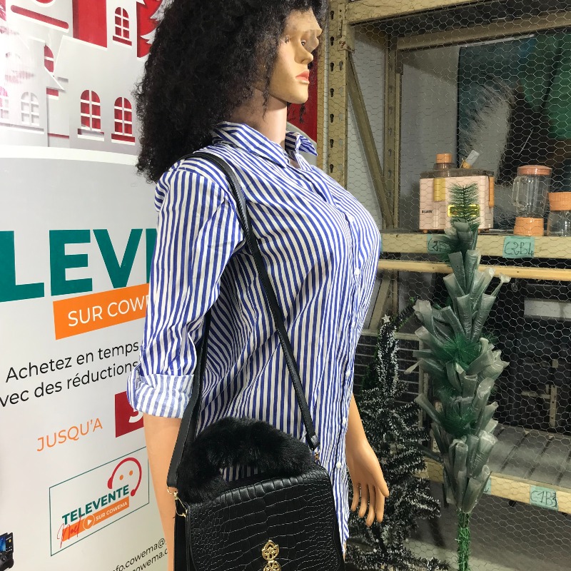 Démi-Complet Elengui ya Mwasi: Perruque, Sac et chemise longue pour femme