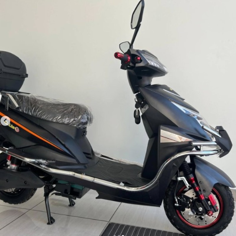Moto Electrique Sport qui allie Puissance, Style et Economie 
