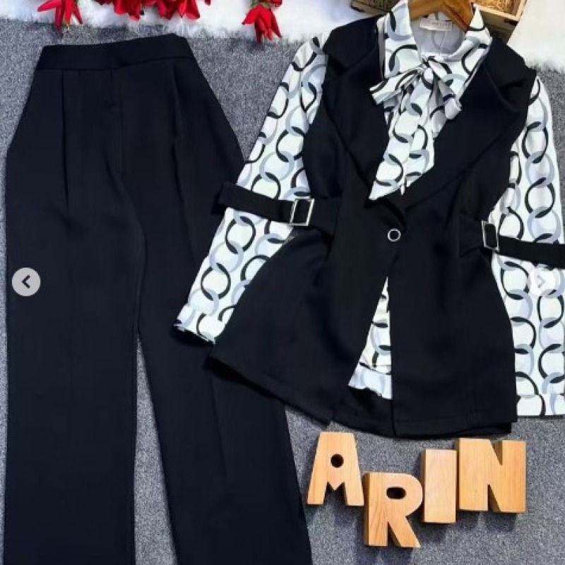 Veste sans manches avec ceinture , pantalon taille haute 