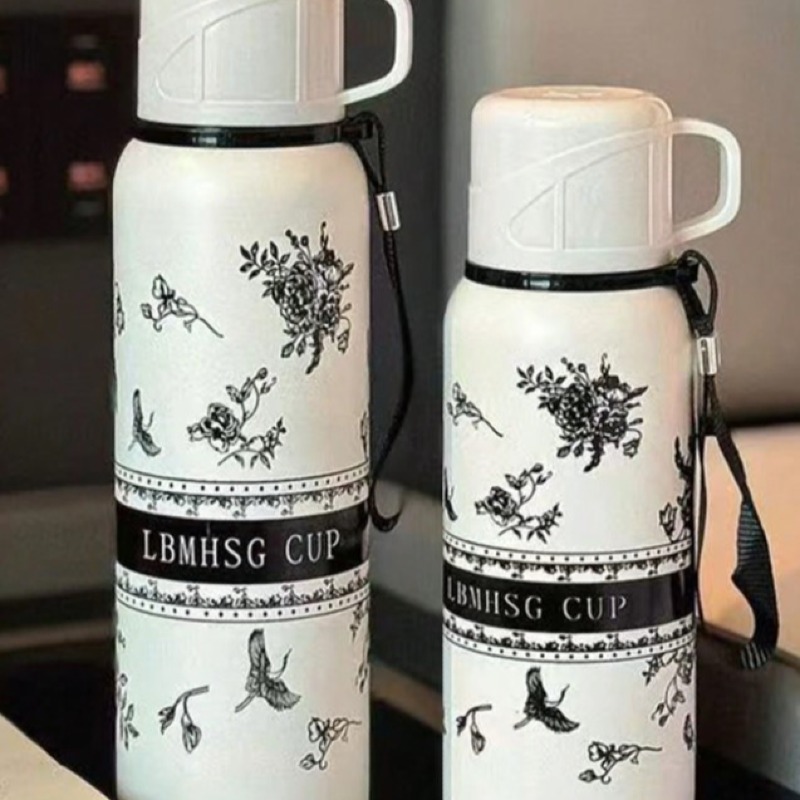 1 pièce Bouteille d'eau en acier inoxydable isolée de 600 ml/800 ml, blanche avec imprimé gardénia, double paroi sous vide. Bouteille d'eau isolée avec un couvercle pouvant être utilisé comme tasse, flacon haute qualité pour les sports de plein air avec g