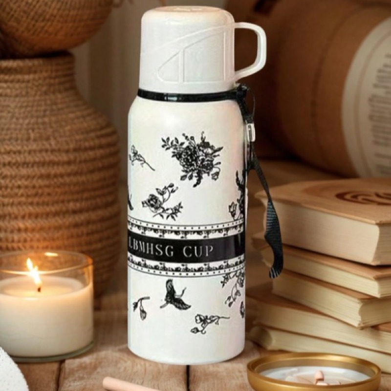 1 pièce Bouteille d'eau en acier inoxydable isolée de 600 ml/800 ml, blanche avec imprimé gardénia, double paroi sous vide. Bouteille d'eau isolée avec un couvercle pouvant être utilisé comme tasse, flacon haute qualité pour les sports de plein air avec g