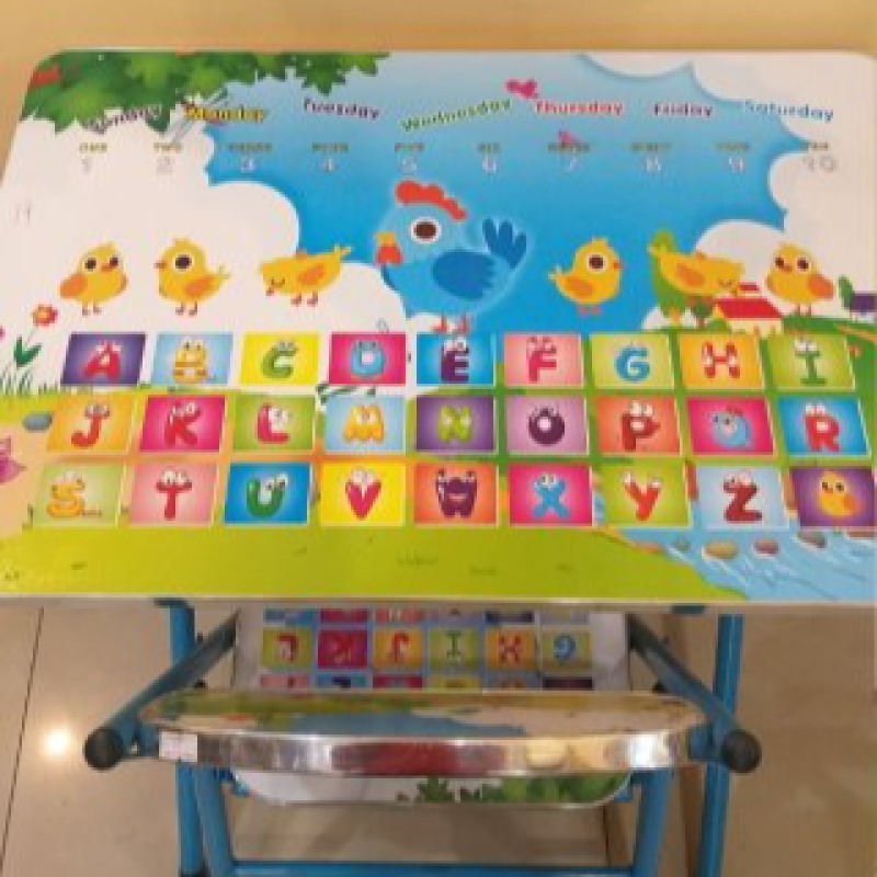 table d'étude et chaise pour enfants sur le thème du dessin animé