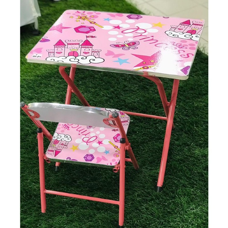 table d'étude et chaise pour enfants sur le thème du dessin animé