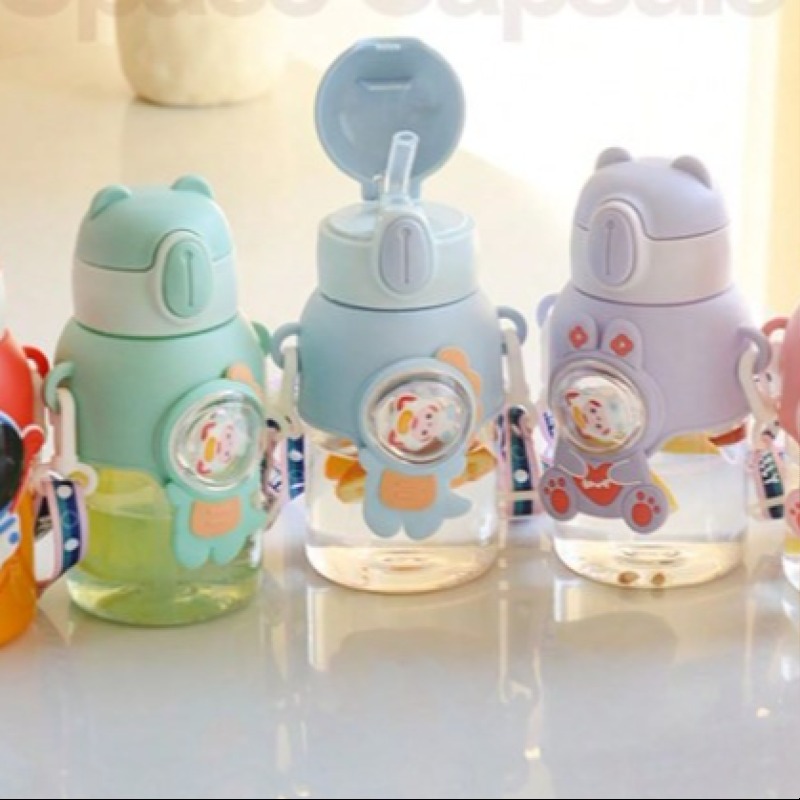  Bouteille d'eau 3D Animal - Bouteille d'eau 3D Poupée - Tasse à paille de dessin animé portable - Tasse à paille à sangle rebondissante - Jolie tasse d'eau pour garçons et filles - Design mignon de lapin/dinosaure/astronaute, cruche de sport étanche avec