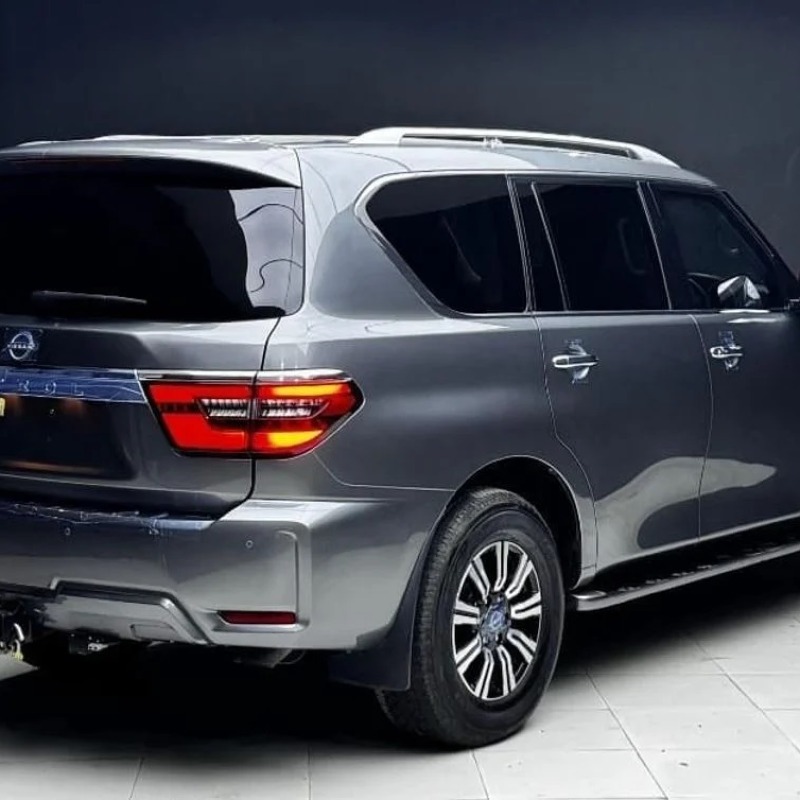 Nissan Patrol Platinum, année 2023, 4x4 intégrale intelligente, boite Automatique, 7 rapports, 5.6L V8 Diesel (≈ 400 ch selon version)