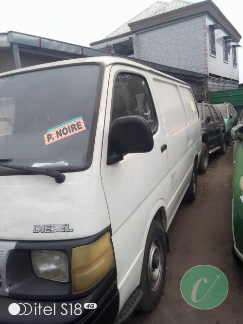 Appelle : 066******
Bus hiace
Marque Toyota
Zzz d'occasion d'Europe 
Année : 1991
Diesel long châssis 
Prix : 10.000.000frs
Boite manuelle
Ville Brazzaville