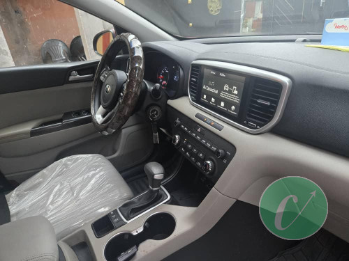 KIA Sportage boite automatique essence climatisé très propre tout d'origine année 2018