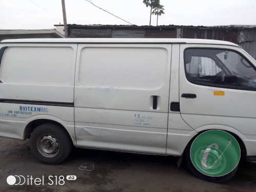 Appelle : 066******
Bus hiace
Marque Toyota
Zzz d'occasion d'Europe 
Année : 1991
Diesel long châssis 
Prix : 10.000.000frs
Boite manuelle
Ville Brazzaville