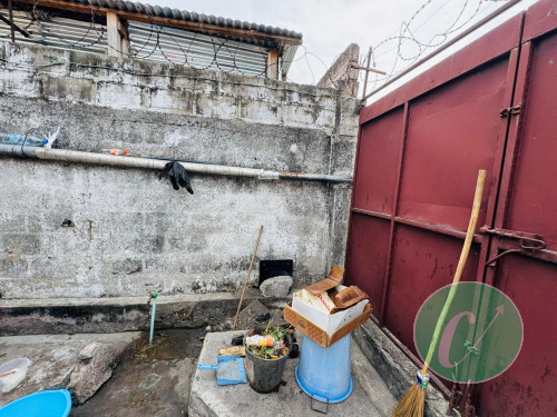 1/2 Parcelle prêt habité mise en vente 
Quartier ounze 
Dans la Rue NKouma
Prix : 70.000.000frs à discuter légèrement 
Dimensions : 172.78 m²
Ville Brazzaville