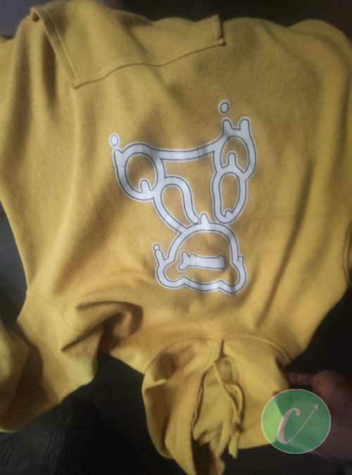 Pull jaune confortabl à l'intérieur juste à 1500 FCFA 
