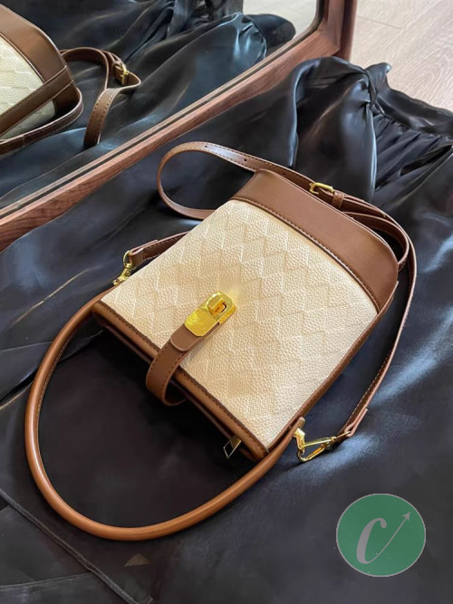 sac à bandoulière disponible à Brazzaville 🇨🇬 🇨🇬 @