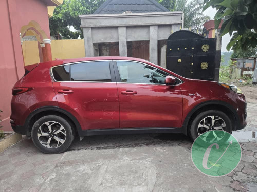 KIA Sportage boite automatique essence climatisé très propre tout d'origine année 2018