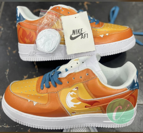 Nike Air Force 1 personnalisées avec un thème Batman et Joker. 