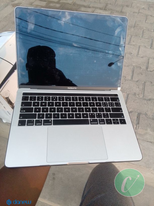 Mac Book 2017
Core i5
256gb SSD
8gb RAM

Ville Brazzaville quartier bacongo
Prix : 350.000frs