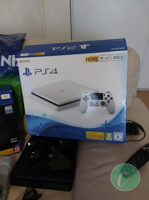 Play Station 4 
