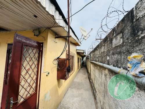 1/2 Parcelle prêt habité mise en vente 
Quartier ounze 
Dans la Rue NKouma
Prix : 70.000.000frs à discuter légèrement 
Dimensions : 172.78 m²
Ville Brazzaville