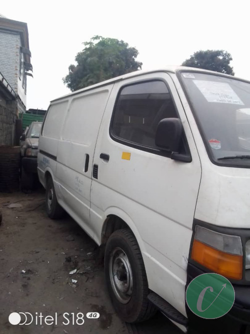 Appelle : 066******
Bus hiace
Marque Toyota
Zzz d'occasion d'Europe 
Année : 1991
Diesel long châssis 
Prix : 10.000.000frs
Boite manuelle
Ville Brazzaville