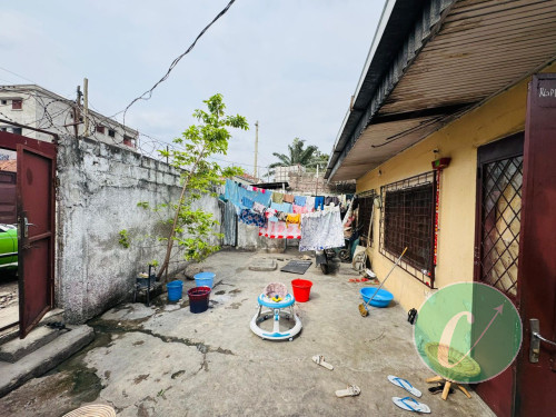 1/2 Parcelle prêt habité mise en vente 
Quartier ounze 
Dans la Rue NKouma
Prix : 70.000.000frs à discuter légèrement 
Dimensions : 172.78 m²
Ville Brazzaville