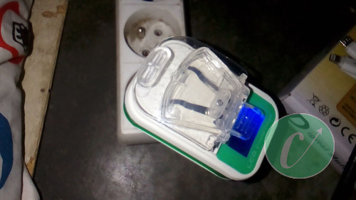 Chargeur universel LCD USB