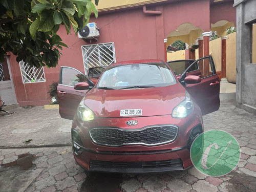 KIA Sportage boite automatique essence climatisé très propre tout d'origine année 2018