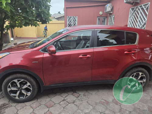 KIA Sportage boite automatique essence climatisé très propre tout d'origine année 2018