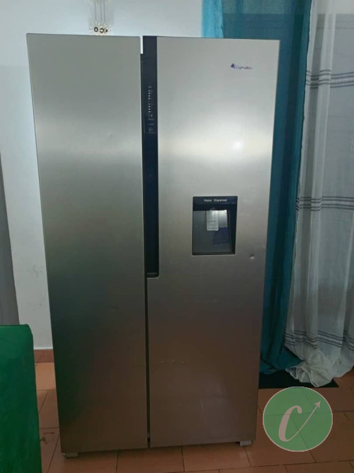 deux réfrigérateur  marque signature 502L , marque Beko 510L pour les deux à 900.000frs