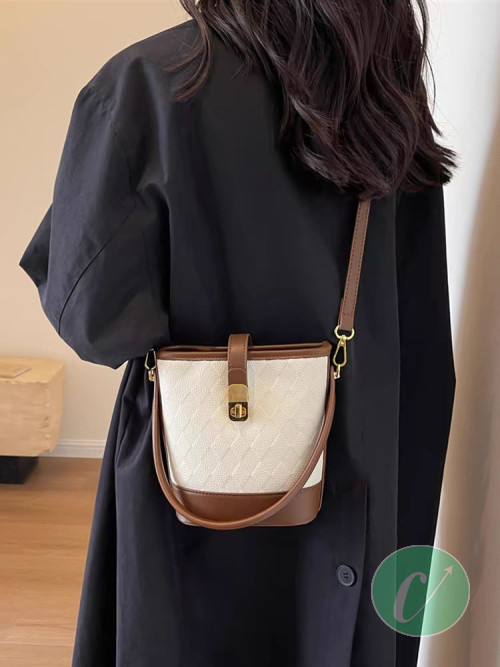 sac à bandoulière disponible à Brazzaville 🇨🇬 🇨🇬 @