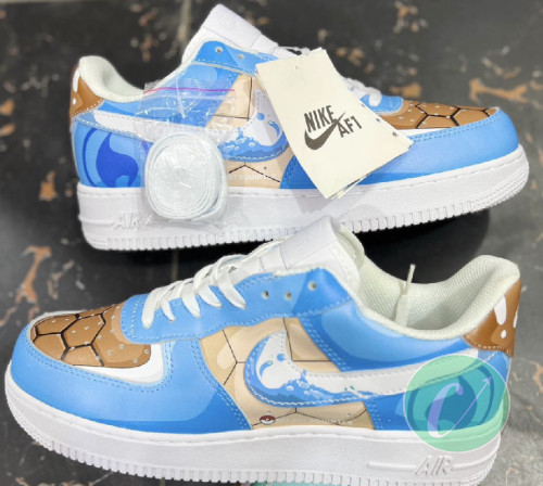 Nike Air Force 1 personnalisées avec un thème Batman et Joker. 