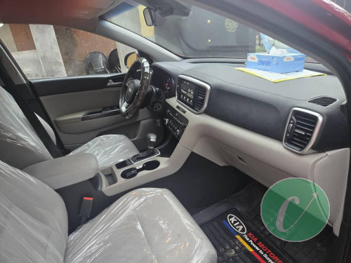 KIA Sportage boite automatique essence climatisé très propre tout d'origine année 2018