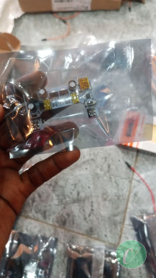 des microcontrôleurs ( carte Arduino Uno, nanu,) et module à relay 
